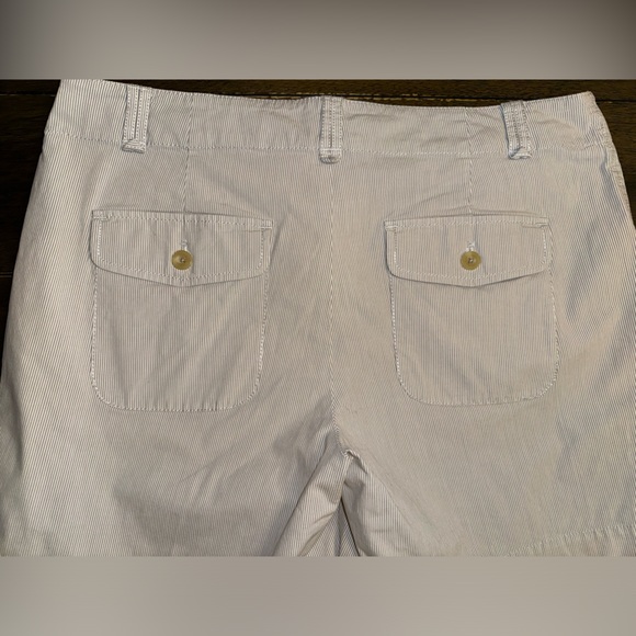 GAP Women’s Shorts Gray Stripes and White Size 10 - Picture 6 of 13